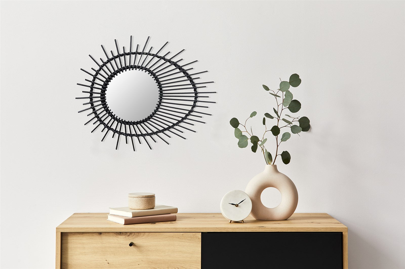 Miroir mural rond en rotin noir motif œil solaire – Ø58 cm