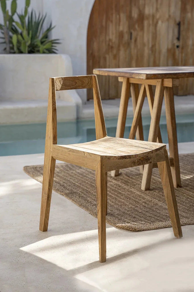 Chaise en bois avec finition rustique pour salle à manger extérieure La chaise Paxi Naturelle