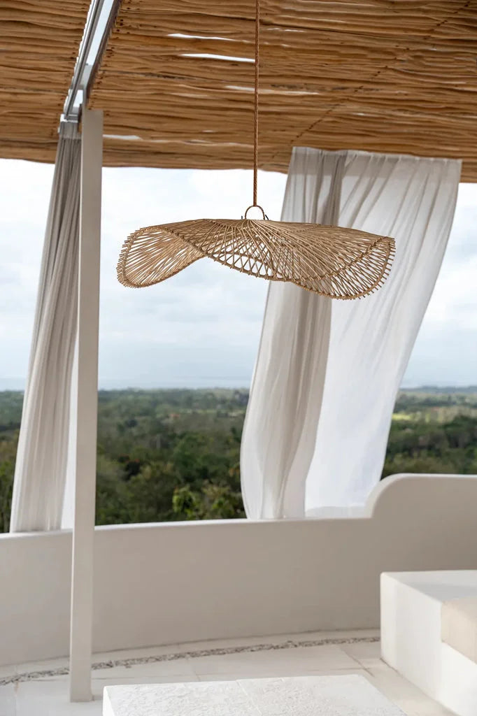 Luminaire en paille tissée Le Chapeau Pendentif Naturel L pour décoration intérieure