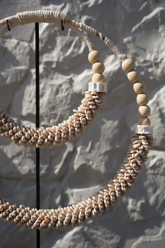Collier double coquillage sur support avec coquillages et perles en bois naturel