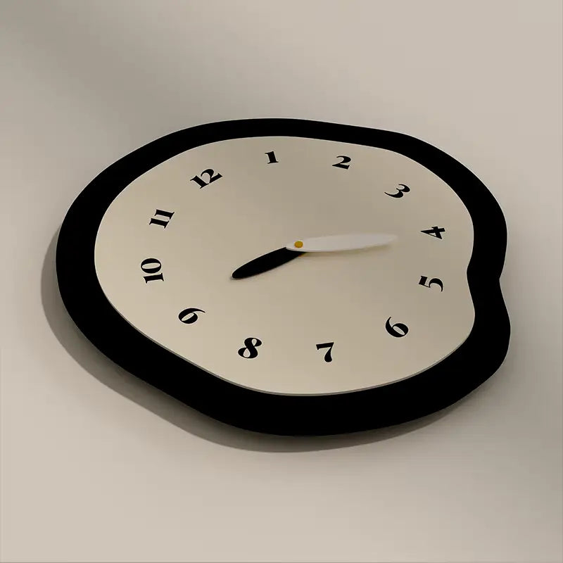 Horloge bohème chic minimaliste gros plan