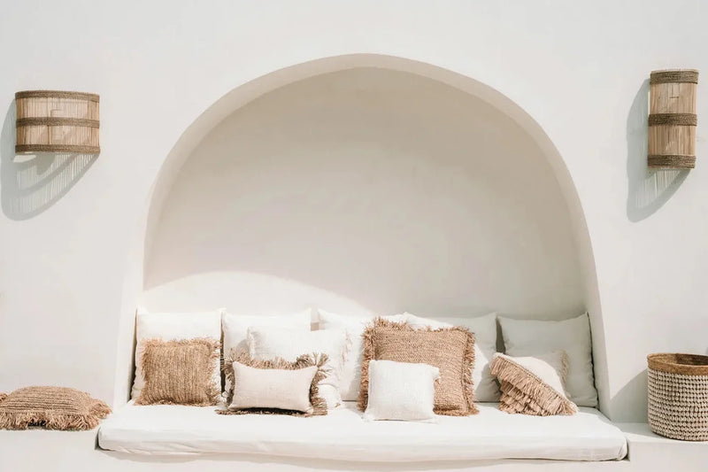 Alcôve blanche confortable avec coussins décoratifs, Housse de coussin Oh My Gee - Crème 40x40