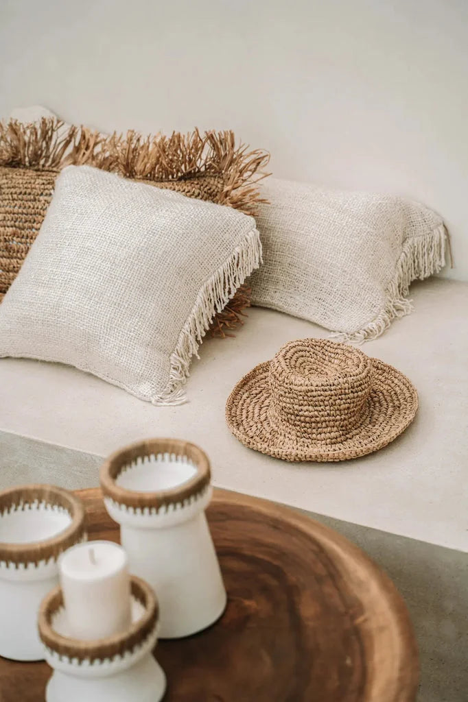 Chapeau en paille tressé associé à la housse de coussin Oh My Gee - Crème - 40x40