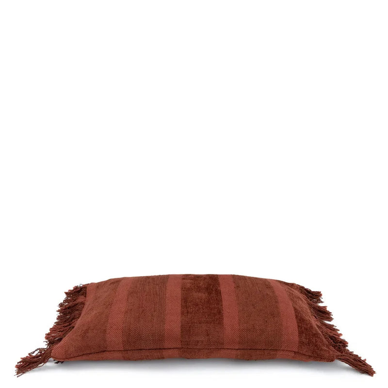 Coussin rectangulaire en velours bordeaux avec franges pour la housse Oh My Gee 30x50