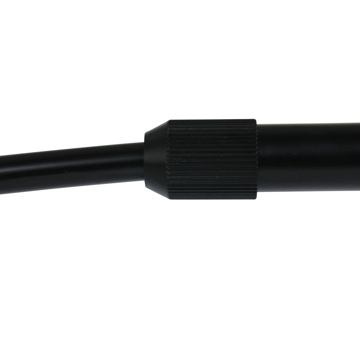 Objet tubulaire noir avec connecteur côtelé pour lampadaire arc métal noir
