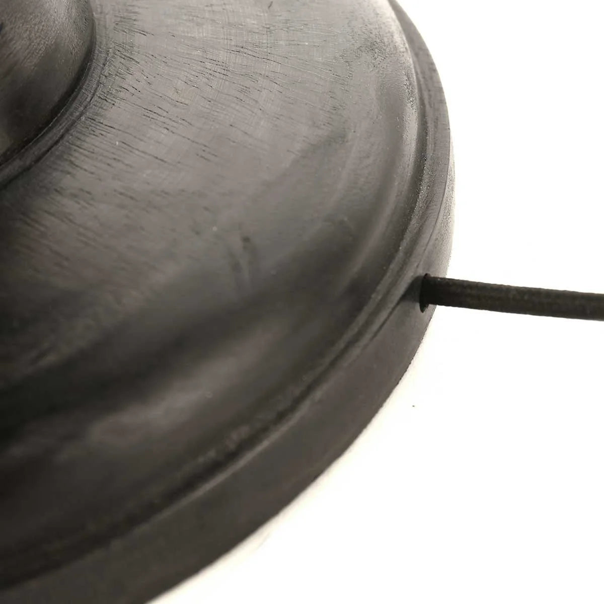 Lampe de sol en bois noir avec abat-jour en raphia naturel et objet circulaire métallique