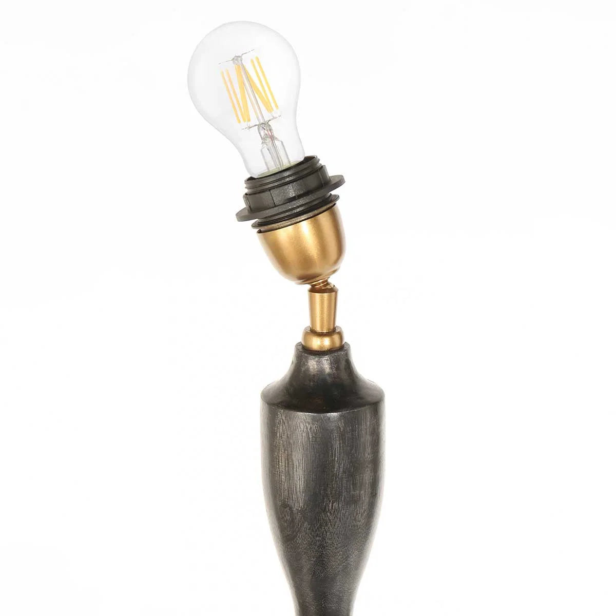 Base de lampe en métal foncé avec douille en laiton et ampoule LED à filament clair
