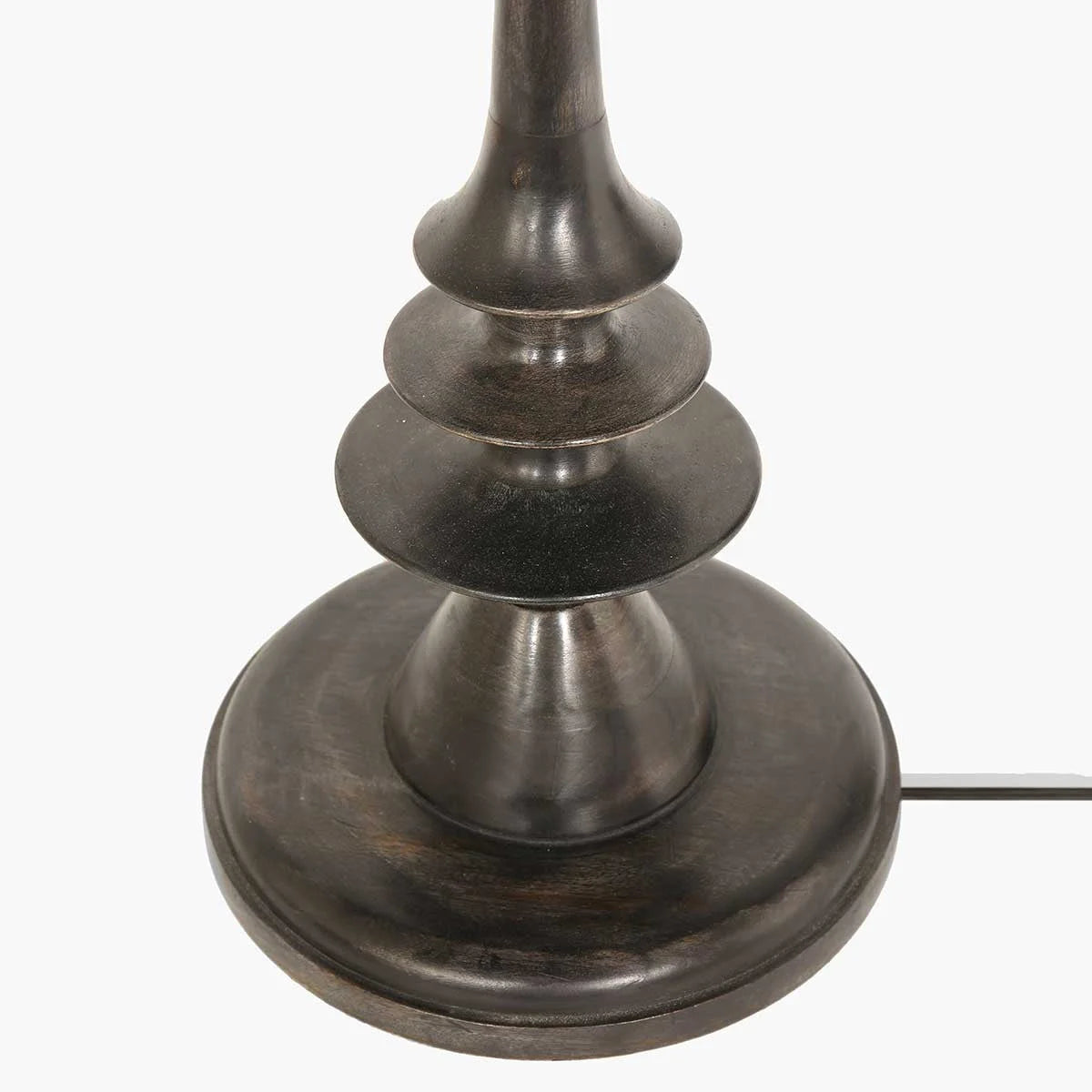 Base de lampe en métal bronze foncé avec design en plusieurs niveaux pour Lampadaire en bois noir avec abat-jour en raphia naturel