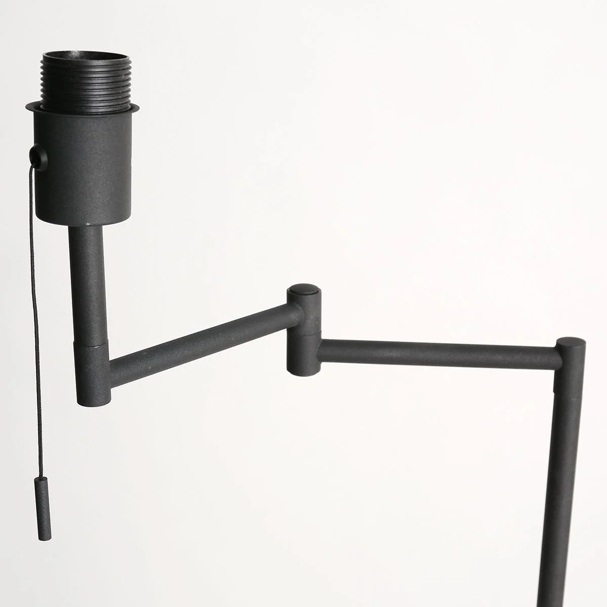Bras de lampe articulé en métal noir mat avec interrupteur à chaînette et douille filetée