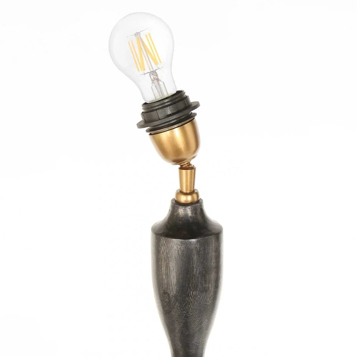 Lampe de table en métal noir vieilli avec abat-jour treillis et ampoule LED filament