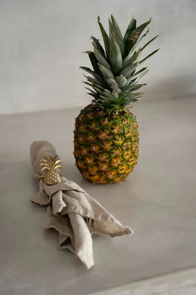 Ananas mûr avec couronne verte pour Lanneau de serviette en ananas Or