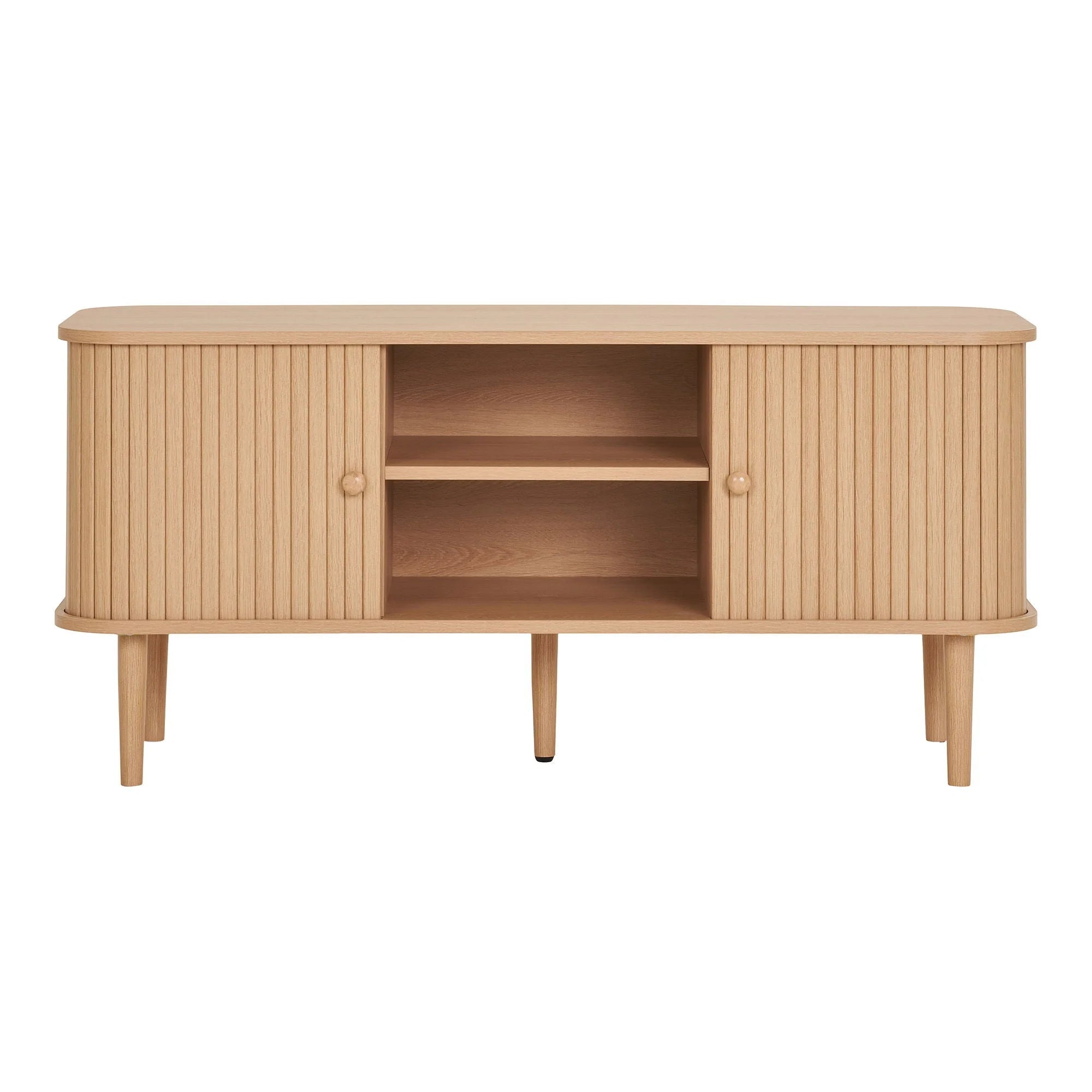 Meuble TV en bois clair avec portes à rainures verticales et fins pieds