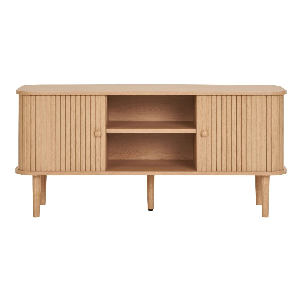 Meuble TV en bois clair avec portes à rainures verticales et fins pieds