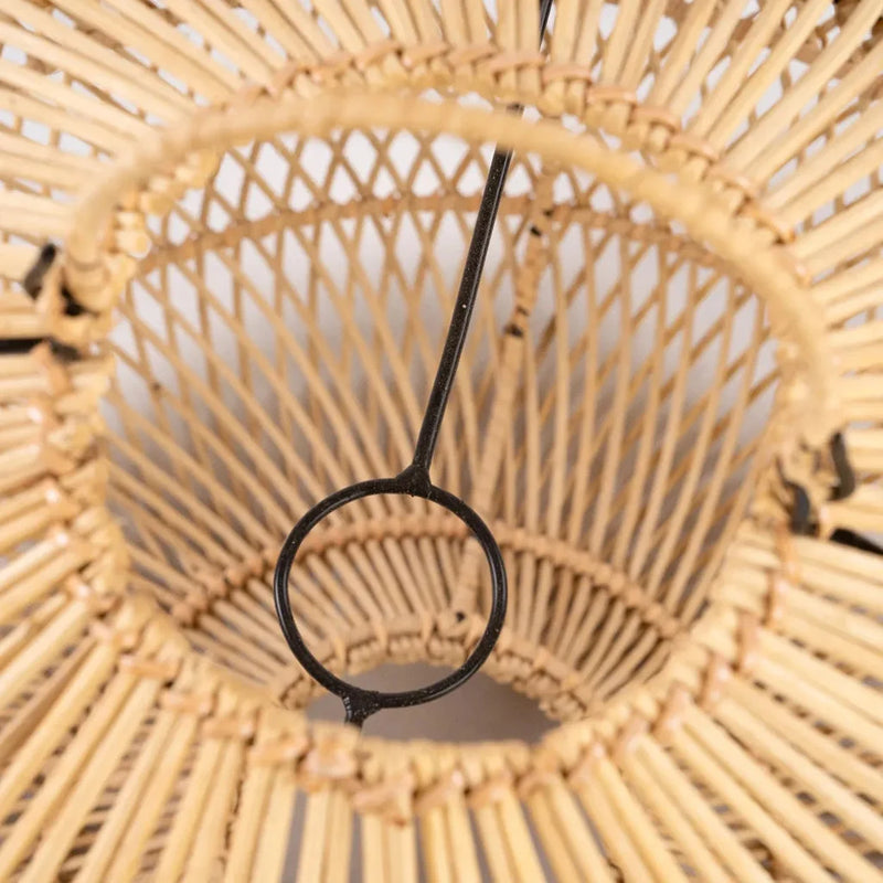 Abat-jour en rattan tissé avec support en métal pour le luminaire Le Pendentif Batu Bolong Naturel L