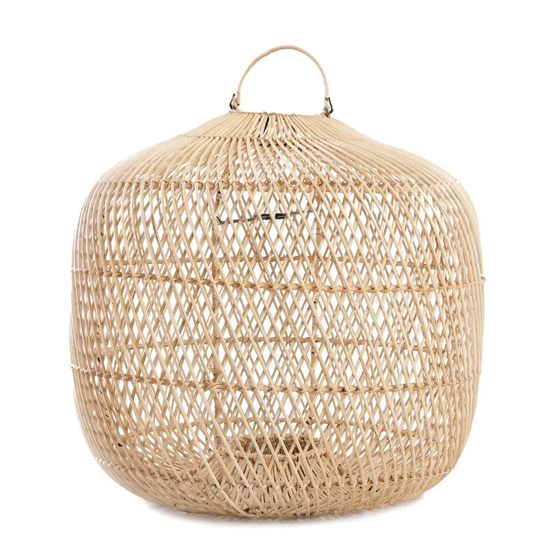 Lanterne en rotin tissé avec poignée pour le produit Le pendentif Batu Bolong Naturel L