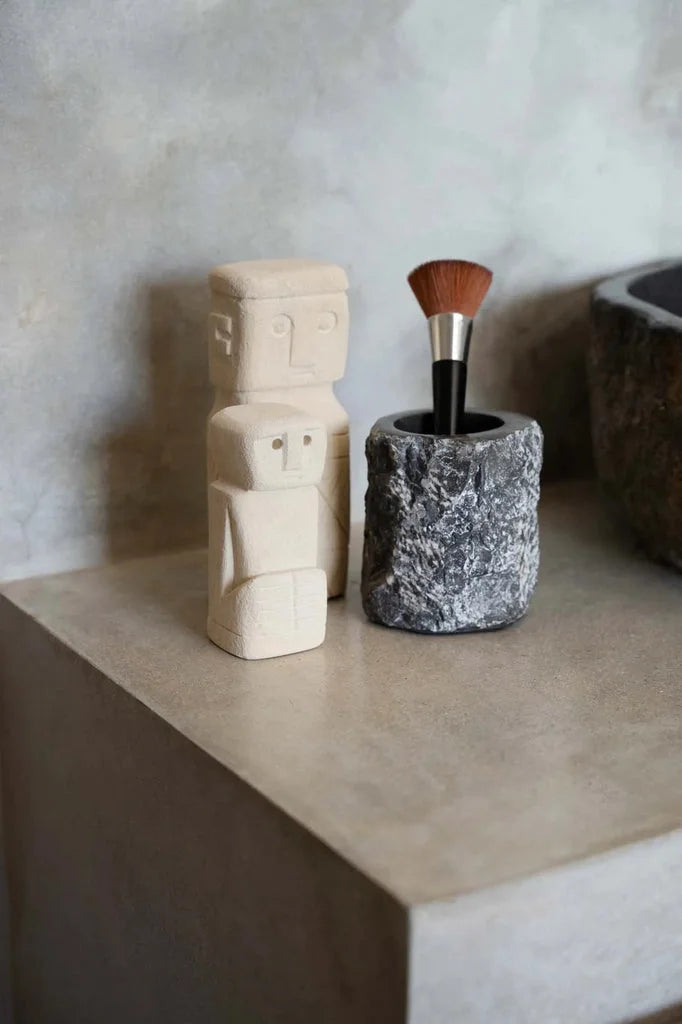 Support à brosse en pierre et figure empilée pour La Pierre de Sumba #24