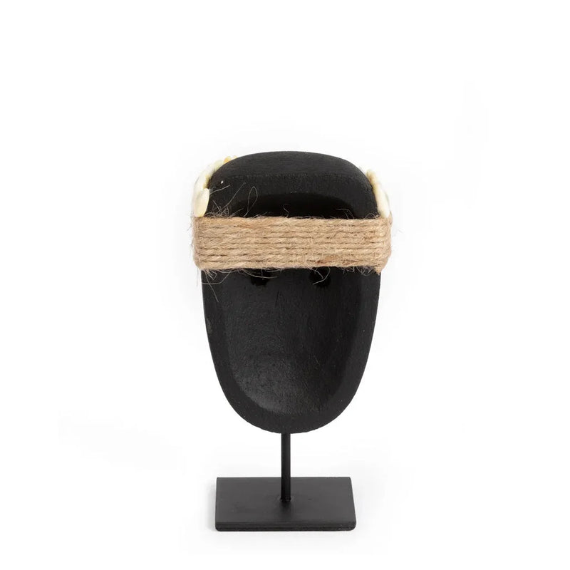 Masque décoratif noir avec ficelle, La Pierre de Sumba #35
