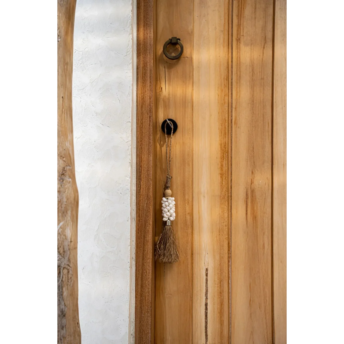 Porte en bois avec gland décoratif, anneau en métal, pour Pompon mural artisanal