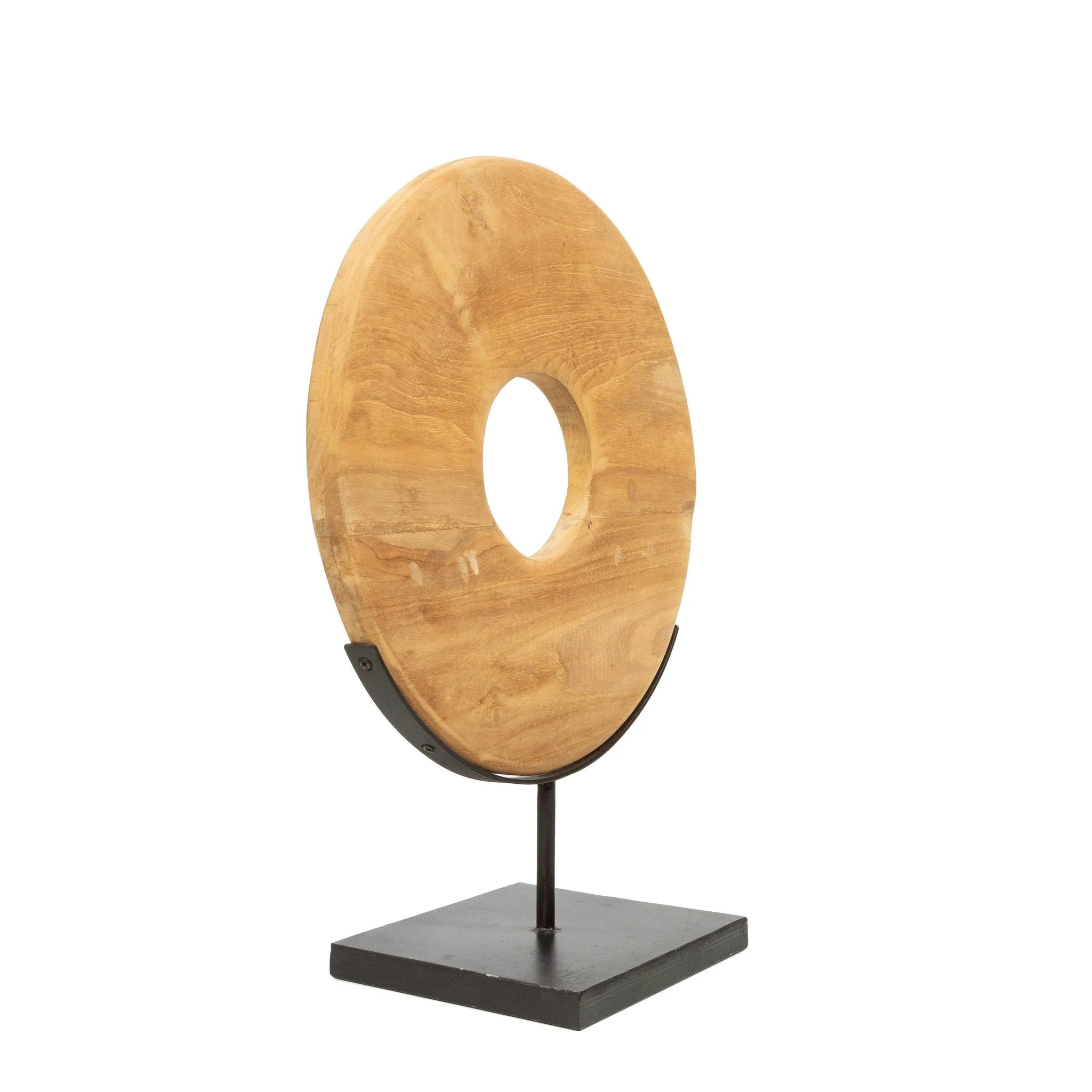 Sculpture décorative en teck naturel ronde avec trou central sur socle noir H50 cm