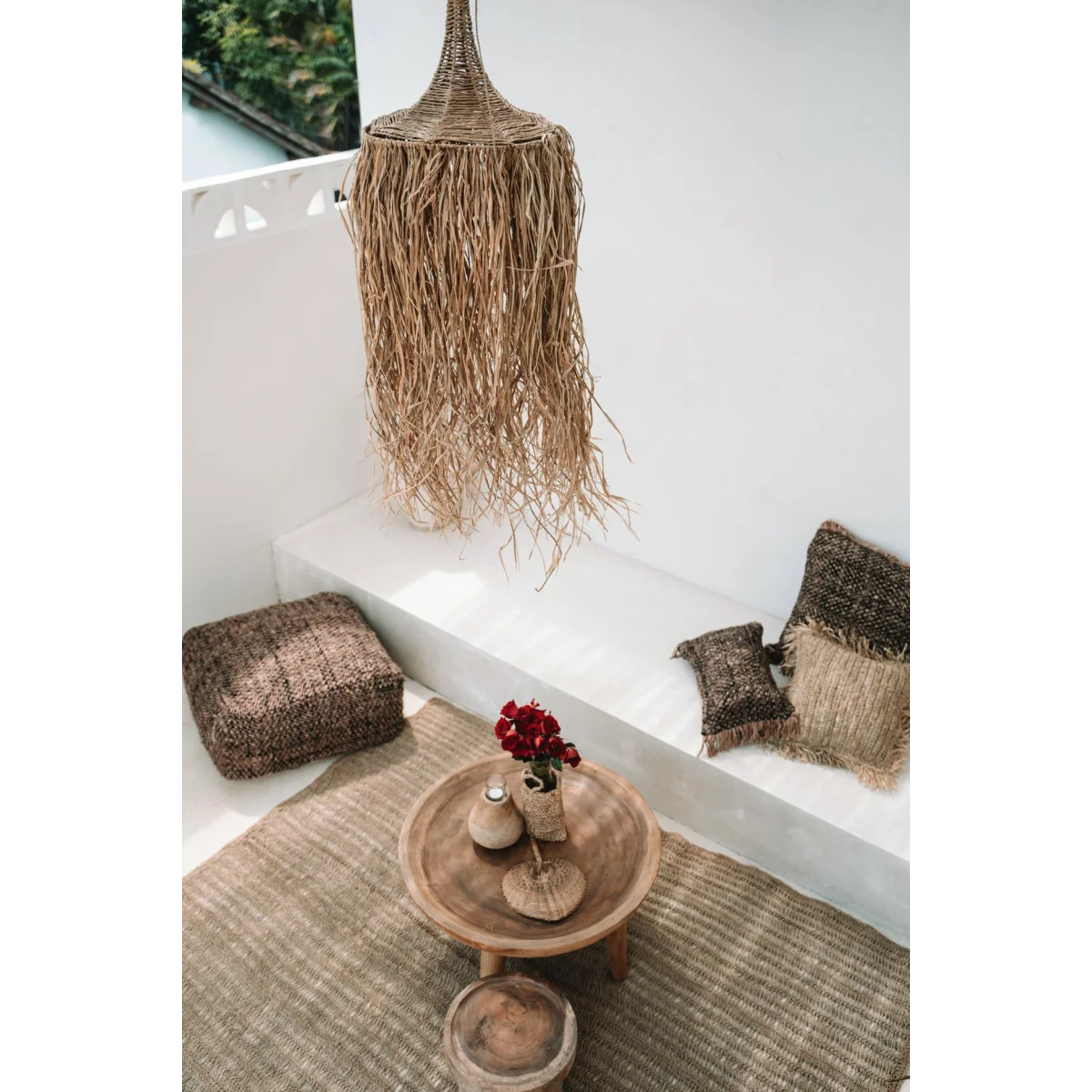 Suspension en raphia et rotin naturel de 70 cm avec luminaire en osier tissé