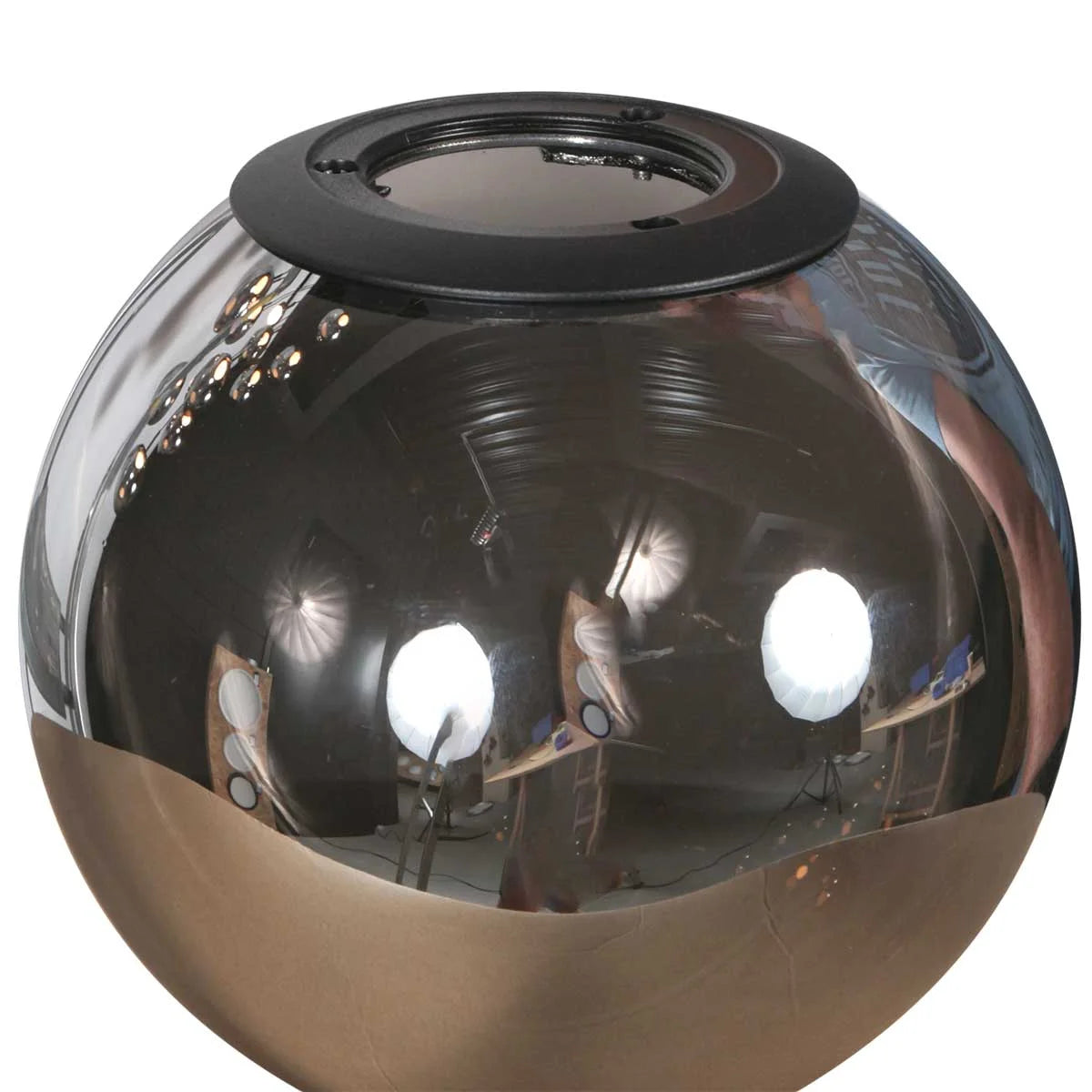Vase sphérique en verre fumé noir avec base en bronze et bord noir pour suspension élégante
