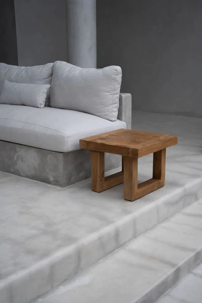 Table d’appoint en teck récupéré naturel, meuble en bois élégant et écologique
