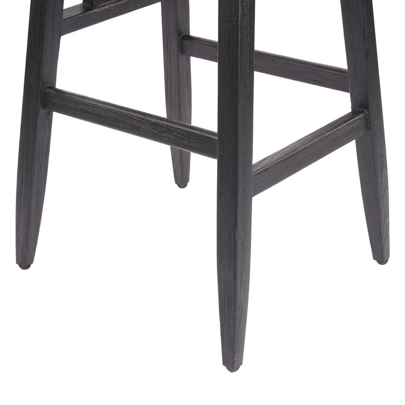 Pieds en bois foncé d’un tabouret de bar en bois noir élégant 109 cm