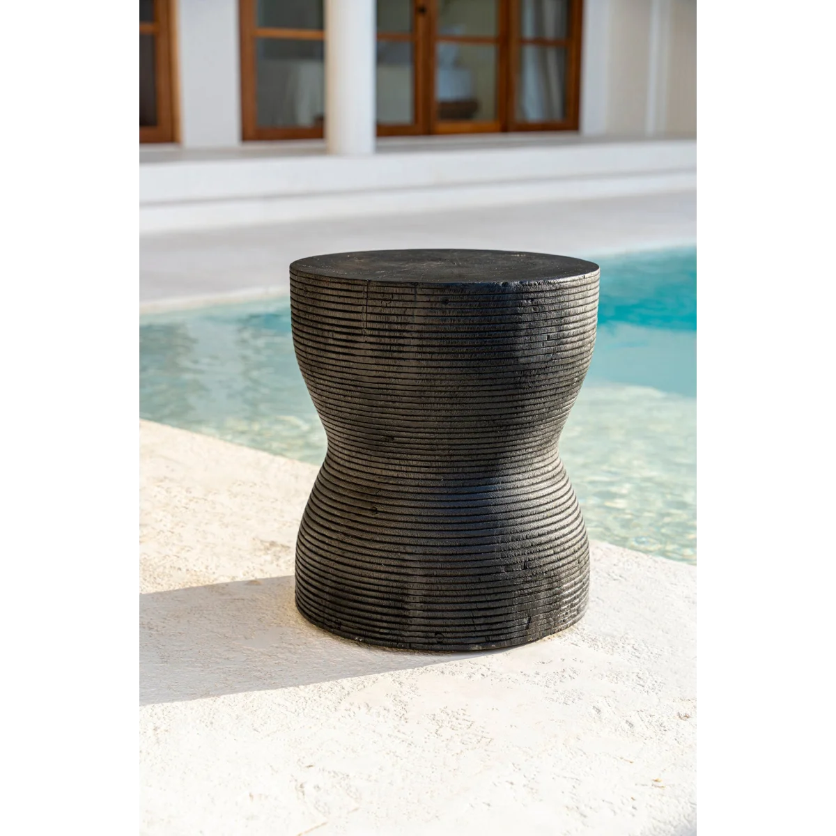 Tabouret en bois de suar noir silhouette sculptée – H45 cm