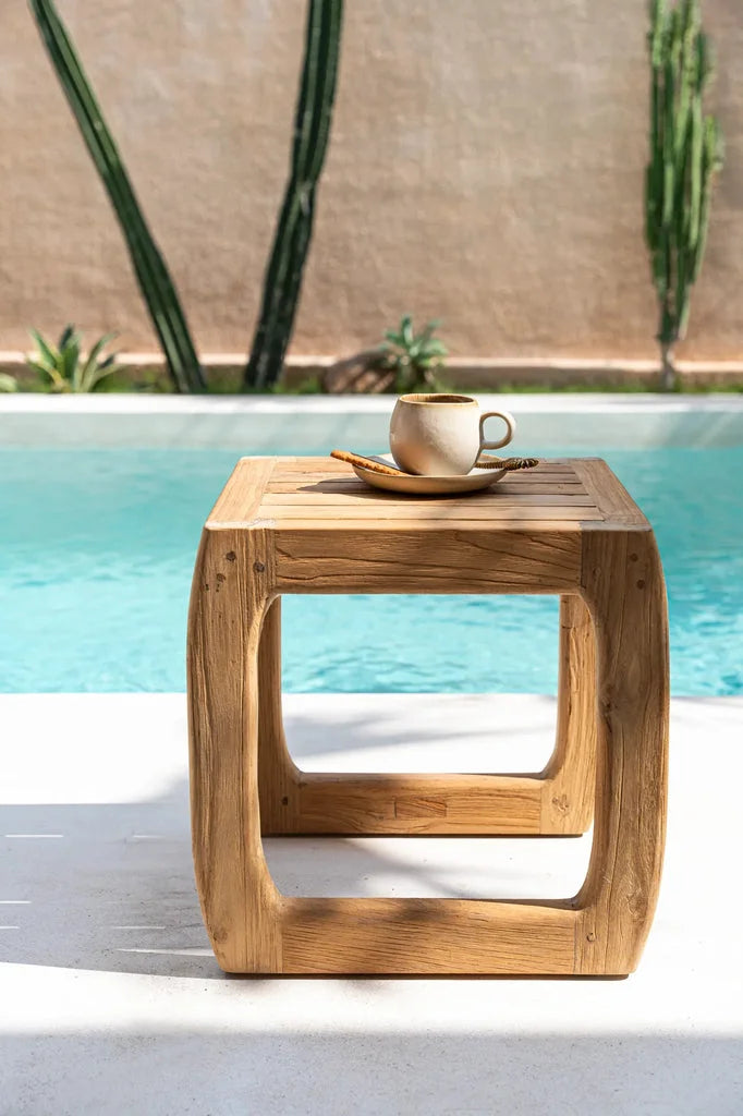 Table d’appoint en bois avec tasse de café pour Le Tabouret Symi Extérieur