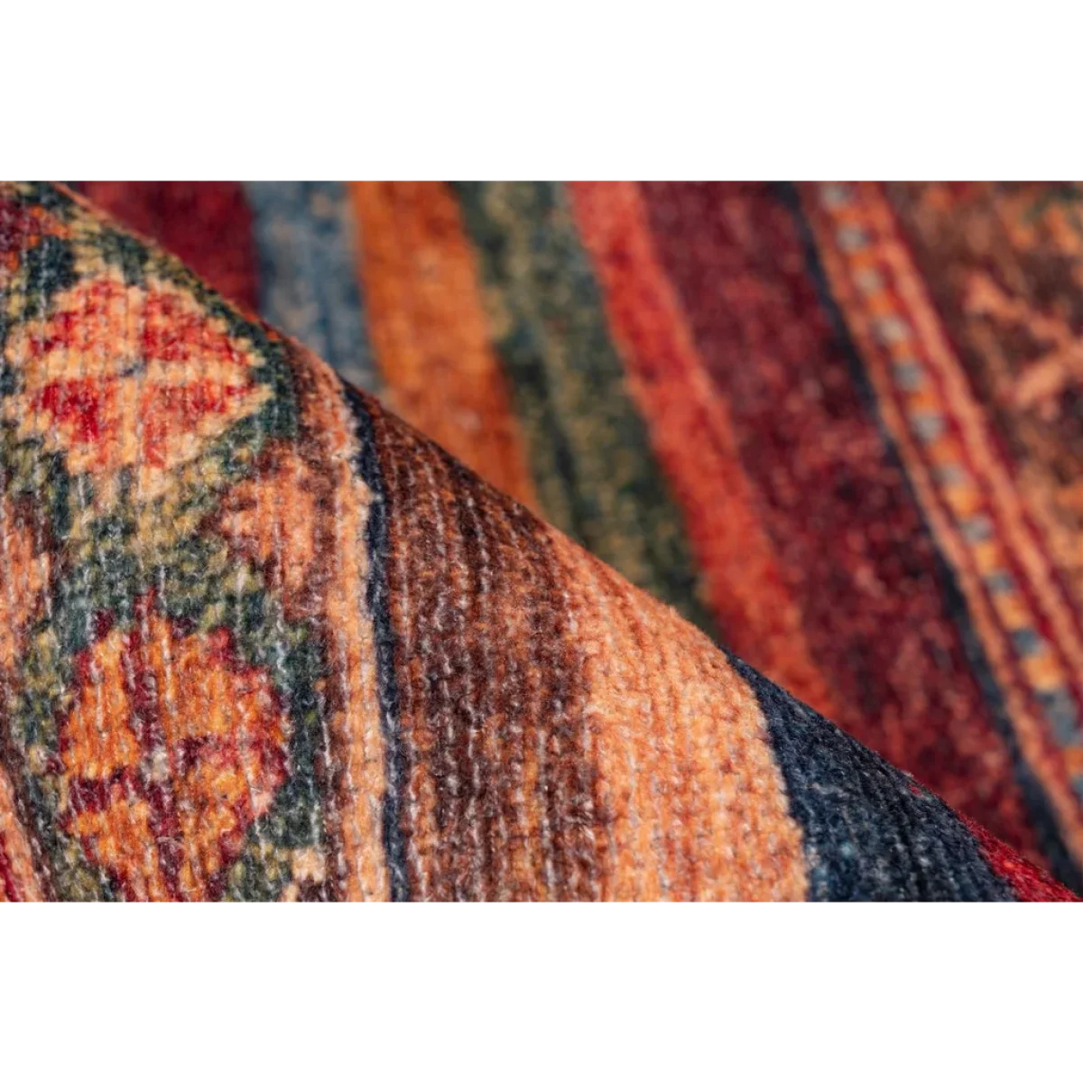 Tapis Faye 700 Multi Rot 190x290cm avec motif coloré et texture vibrante