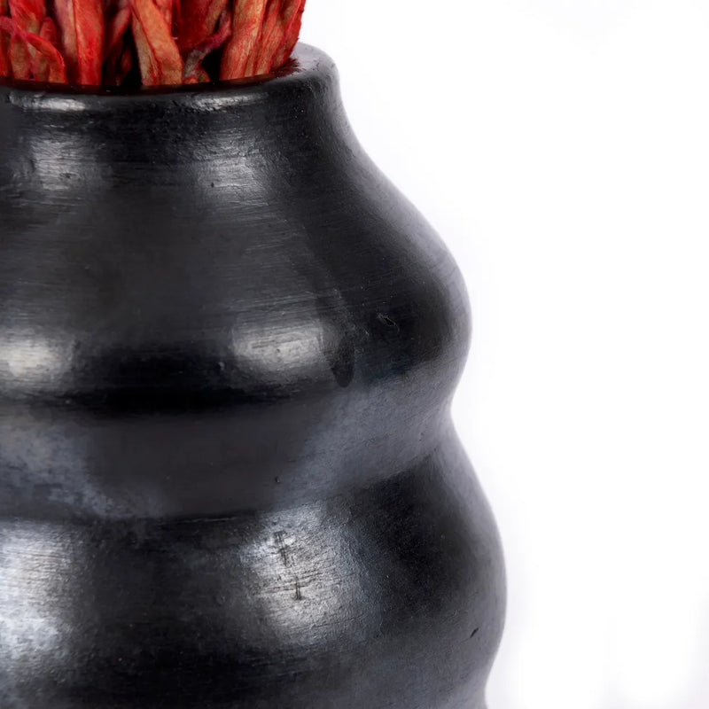 Vase en terre cuite noir fait main 13 cm x 6 cm