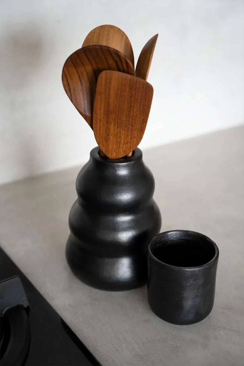Vase en terre cuite noir fait main 13 cm x 6 cm