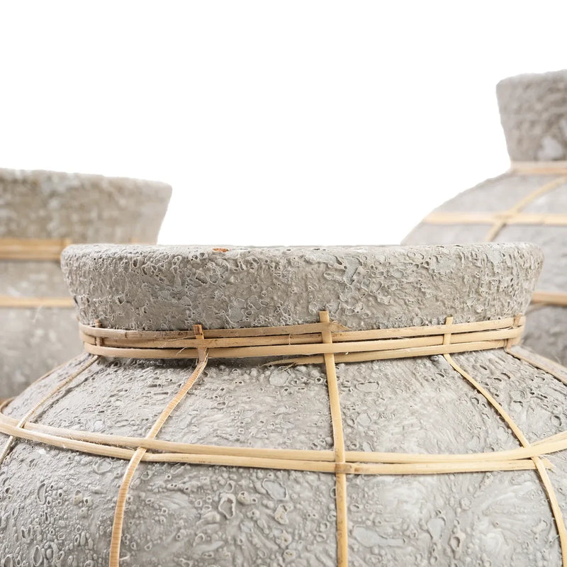 Vases en terre cuite et rotin gris avec accents en bambou, 25 cm, béton naturel
