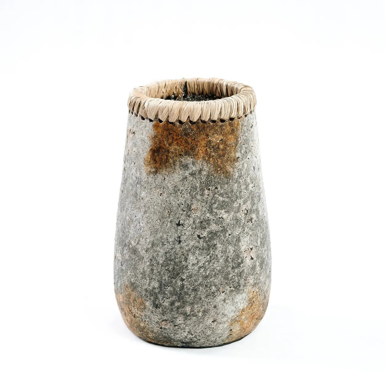 Vase décoratif en terracotta gris patiné col tressé – H22 cm