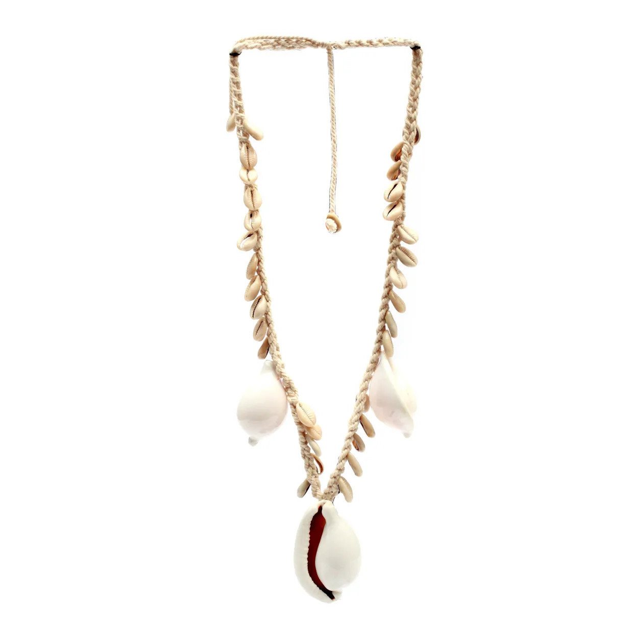 Collier décoratif coquillages cauris blancs en corde tressée suspendue