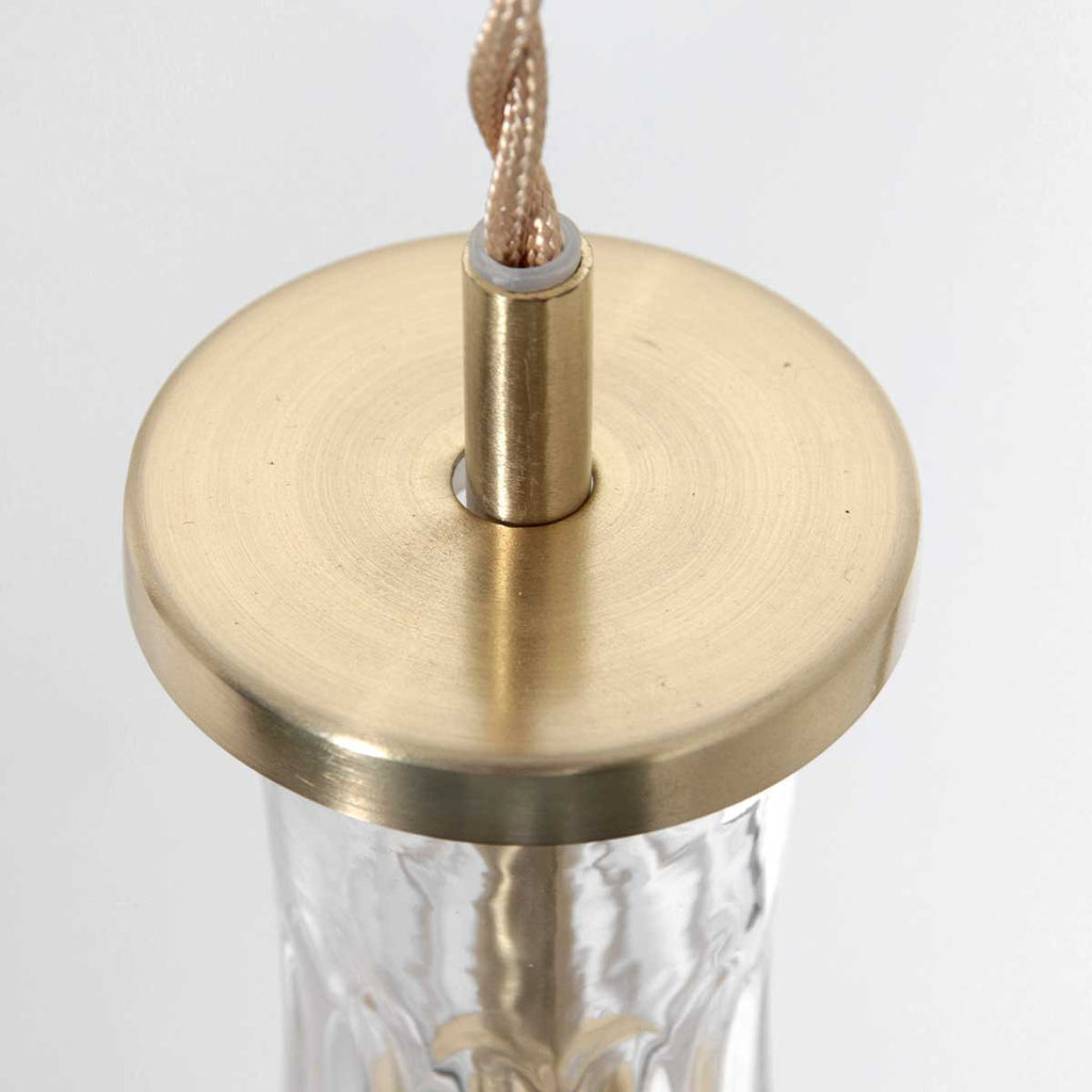 Suspension en verre taillé transparent et laiton doré forme goutte – Ø14 cm