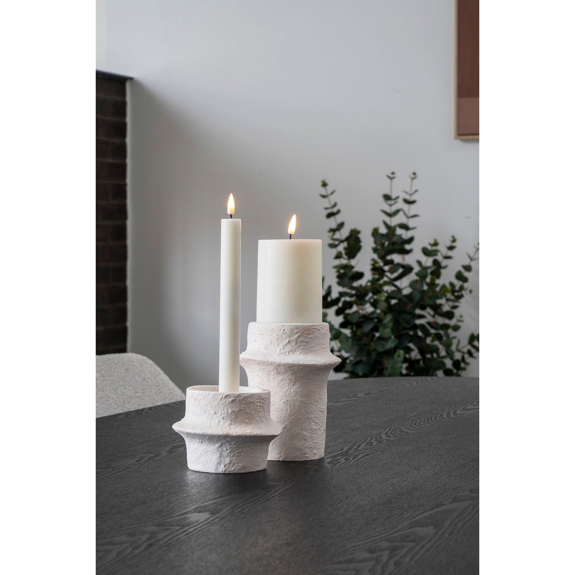Bougeoirs cylindriques en céramique blanche texturée sculpturale – Set de 2