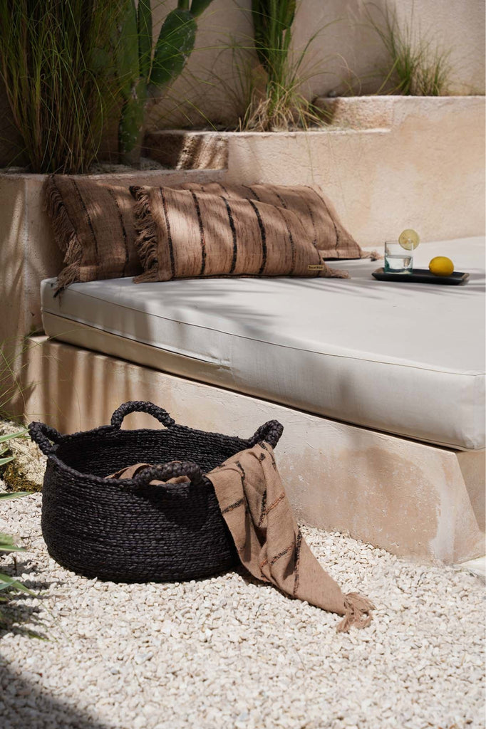 Panier rond en jonc de mer noir à anses souples – Ø52 cm