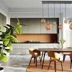 Suspension linéaire multiple en verre ambré et laiton 6 lampes décalés – 120x25 cm
