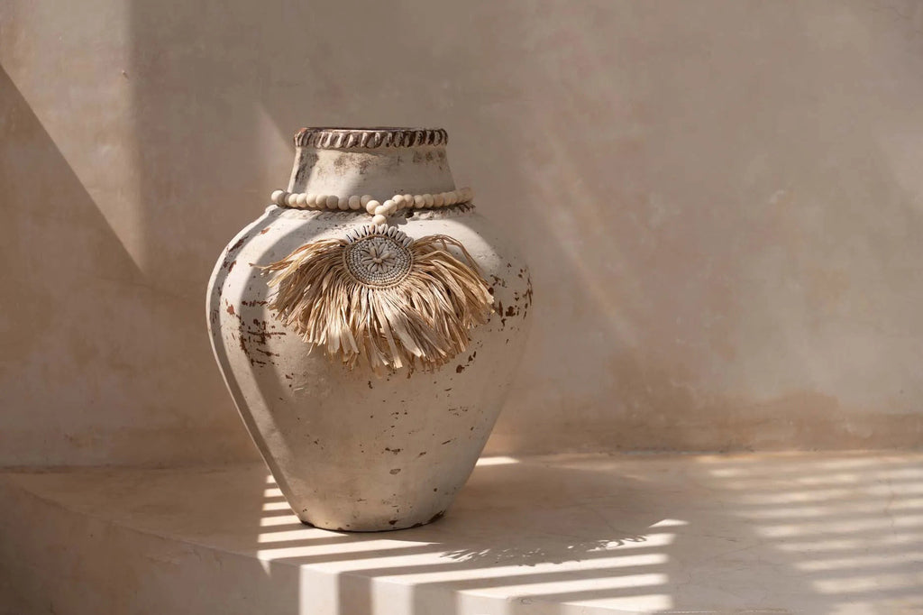 Pompon décoratif en raphia naturel avec coquillages et perles en bois