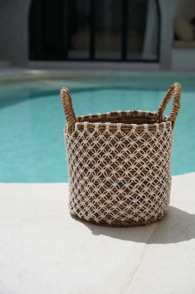 Panier rond en jonc de mer et macramé blanc avec anses – Ø39 cm