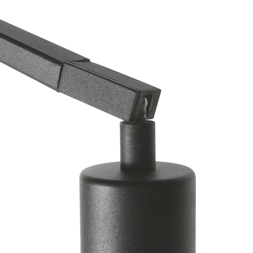 Lampadaire en métal noir à bras déporté avec abat-jour cannage – H173 cm