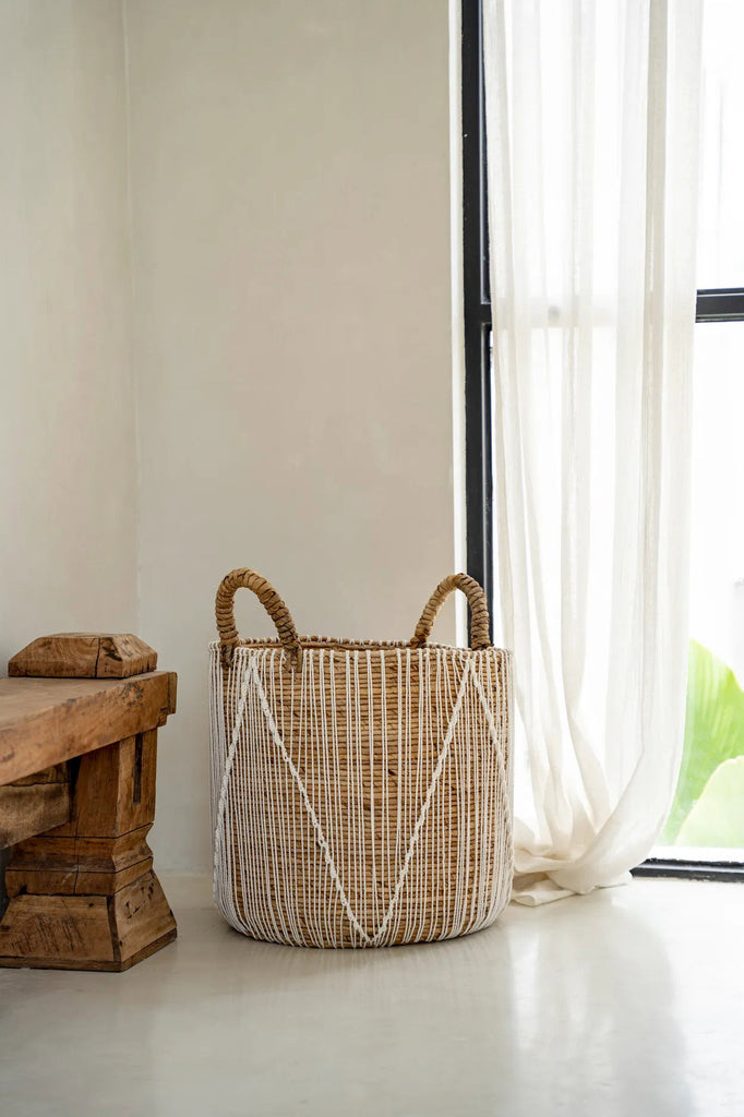 Panier en seagrass tressé naturel avec lacets blancs et anses – Ø40 cm