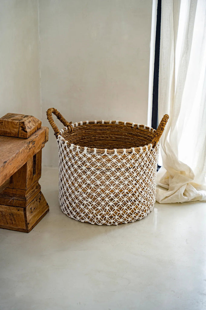 Panier rond en jonc de mer et macramé blanc avec anses – Ø39 cm