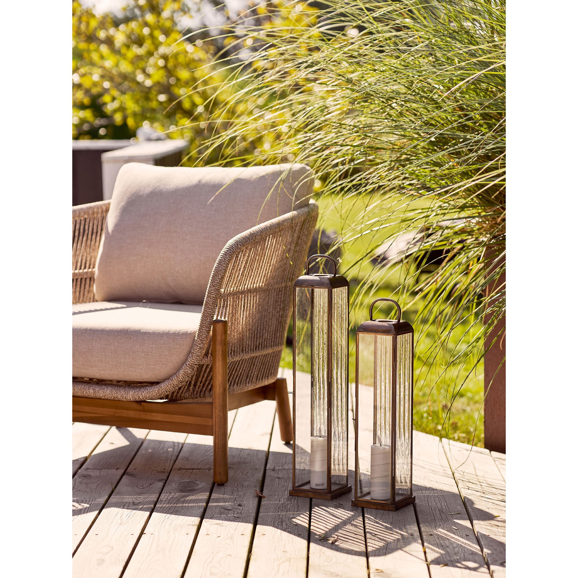 Lanterne en métal aspect laiton et verre strié à poser – H60 cm