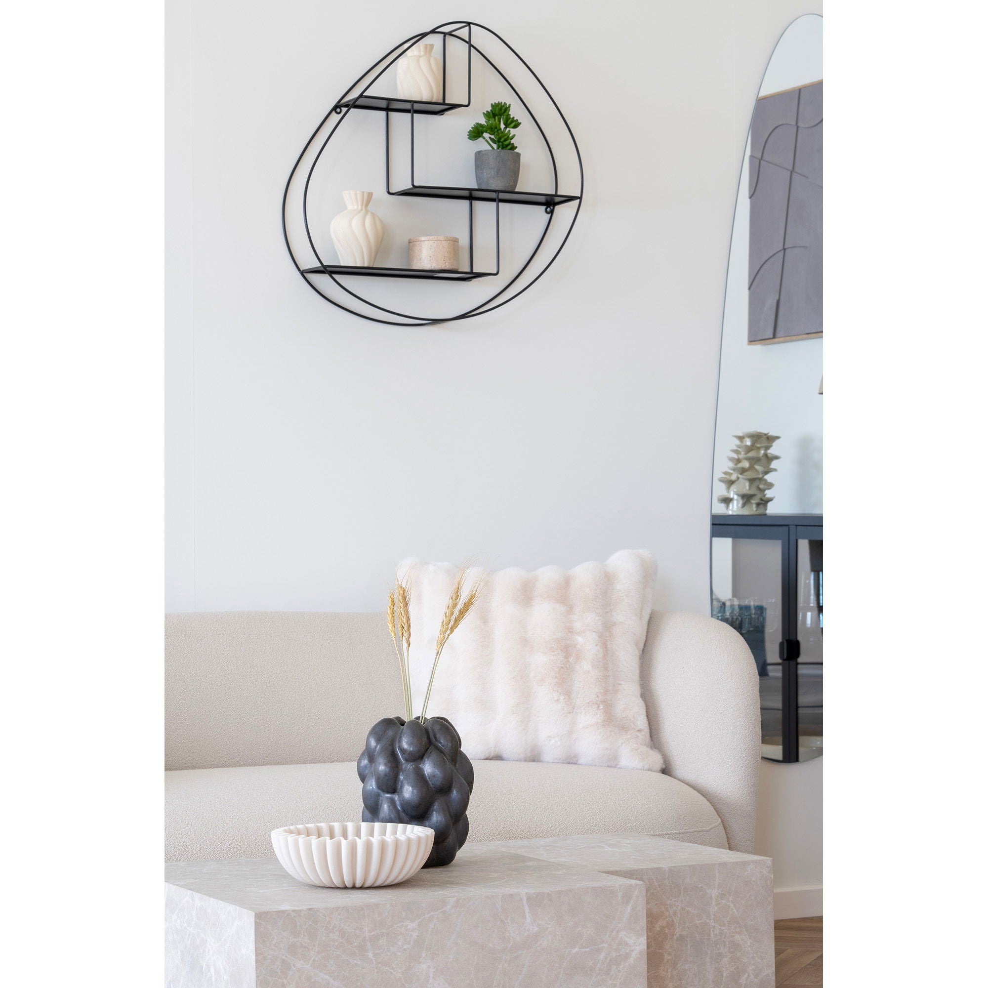 Coupe décorative ronde en céramique mate beige cannelée à bord ondulé