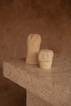 Figurine décorative en grès sculpté – Visage beige