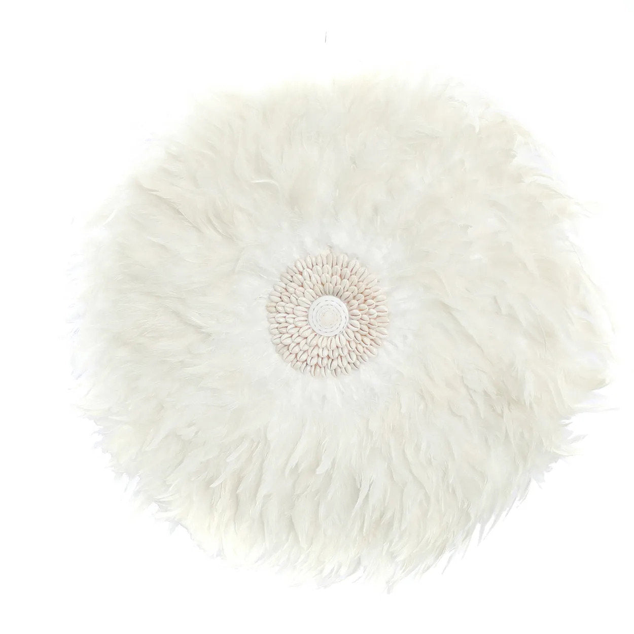 Décoration murale ronde en plumes blanches avec coquillages artisanaux – Ø60 cm