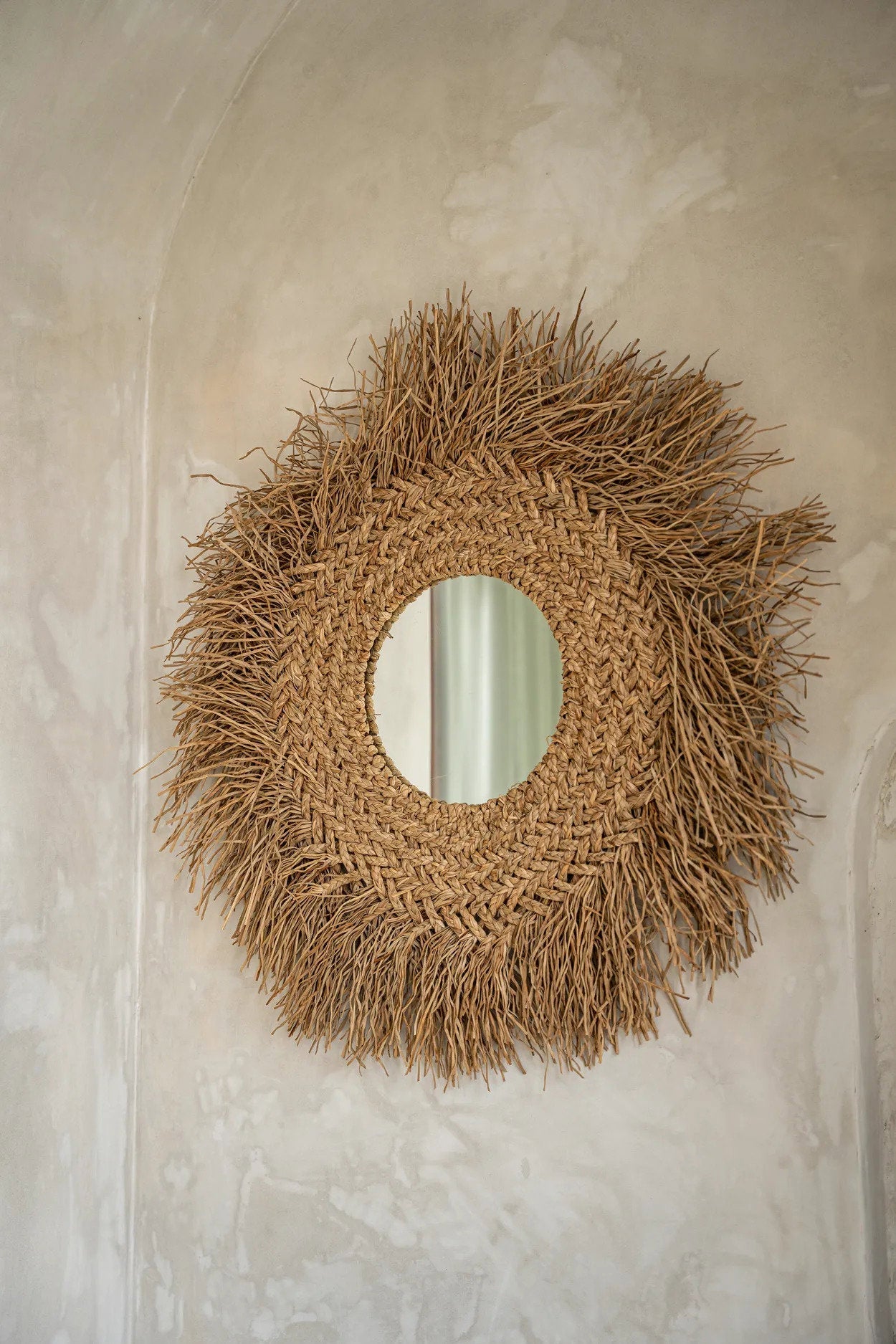 Miroir rond mural en jacinthe d’eau naturelle avec franges – Ø75 cm