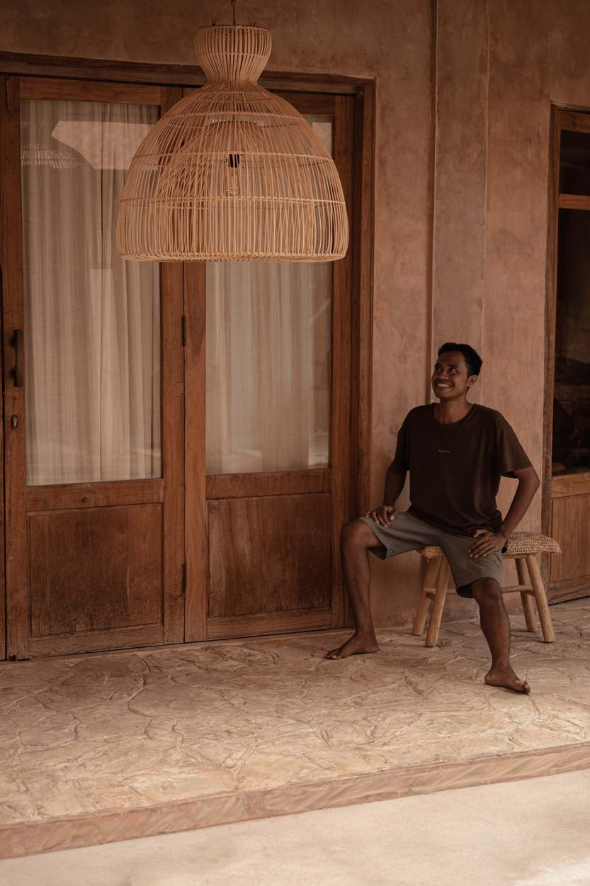 Suspension en rotin naturel forme cloche ajourée – Ø82 cm